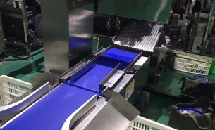 食品分級稱:雙撥桿自動區(qū)分欠重、超重和合格品,精細化生產(chǎn)